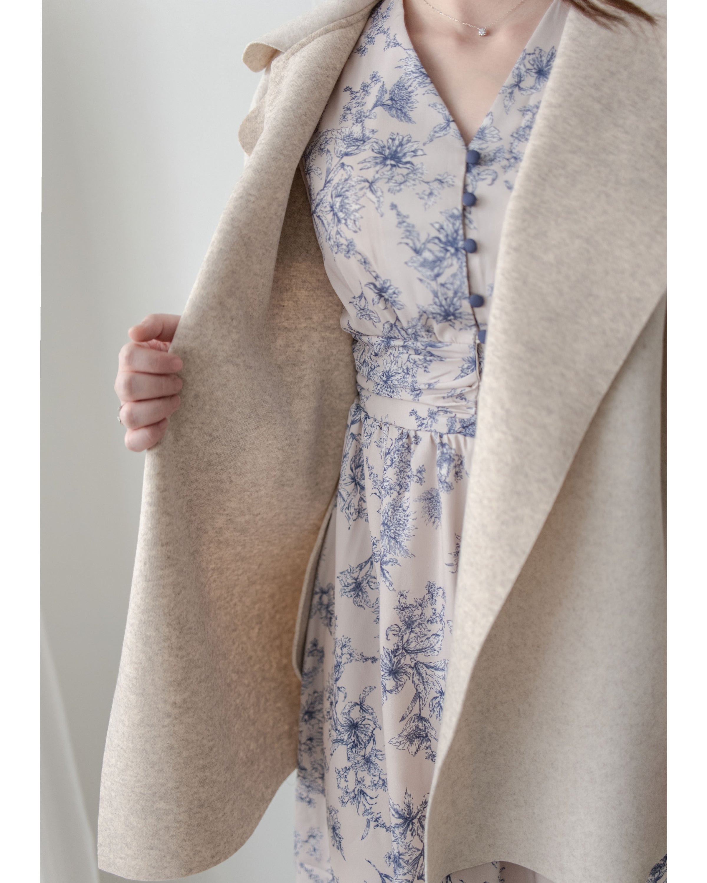 【intent X Korea label】 Oatmeal Ivory 優雅翻領蝴蝶修腰短大衣, Coat/ JK8112