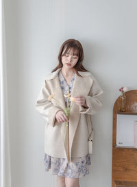【intent X Korea label】 Oatmeal Ivory 優雅翻領蝴蝶修腰短大衣, Coat/ JK8112