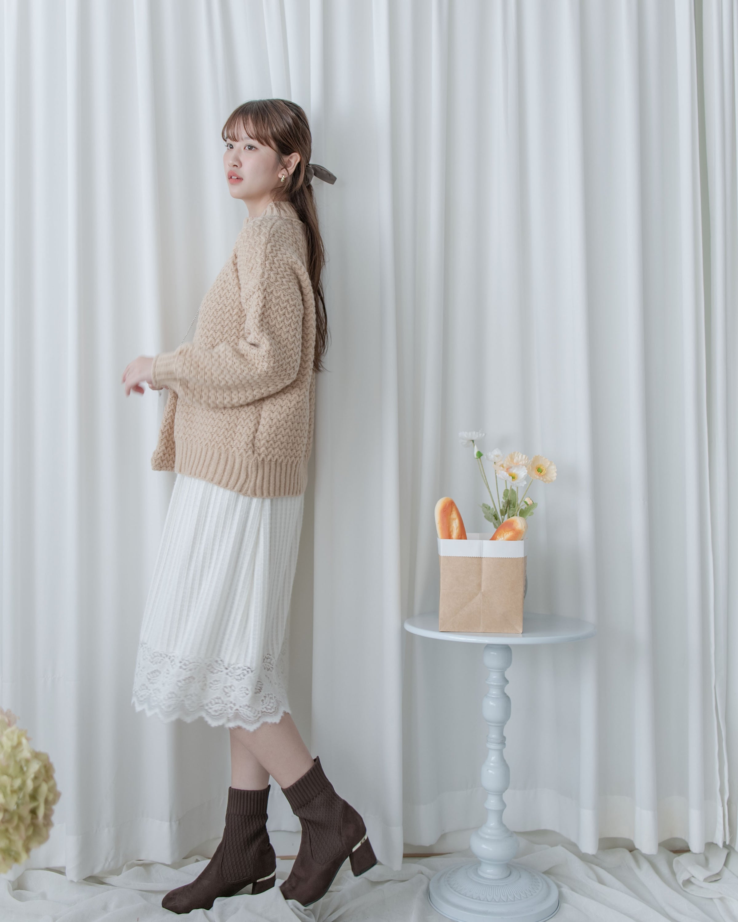 Lace Spliced Skirt 蕾絲拼接壓紋針織裙/ SK8929