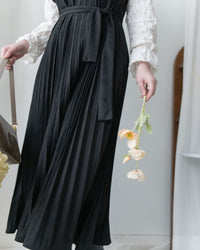 Pleated Vest Dress 立體細褶V領吊帶百褶長裙/ DS1061