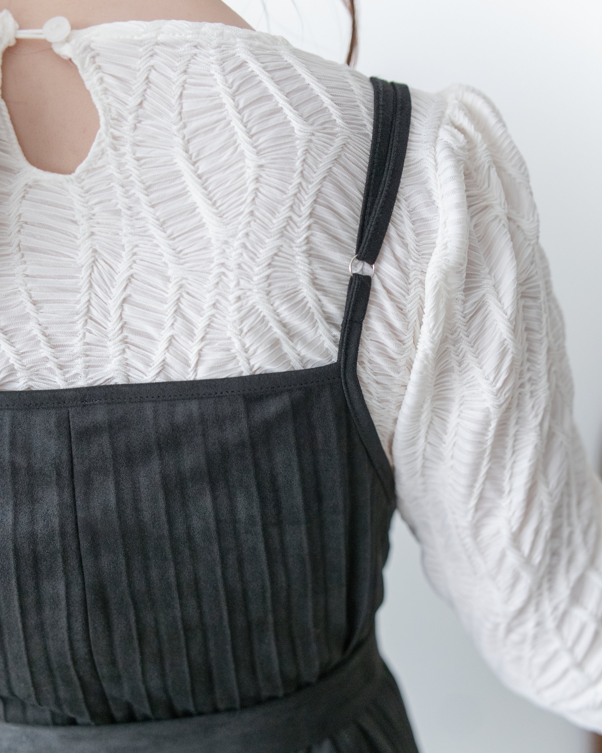 Pleated Vest Dress 立體細褶V領吊帶百褶長裙/ DS1061