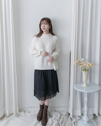 Lace Spliced Skirt 蕾絲拼接壓紋針織裙/ SK8929