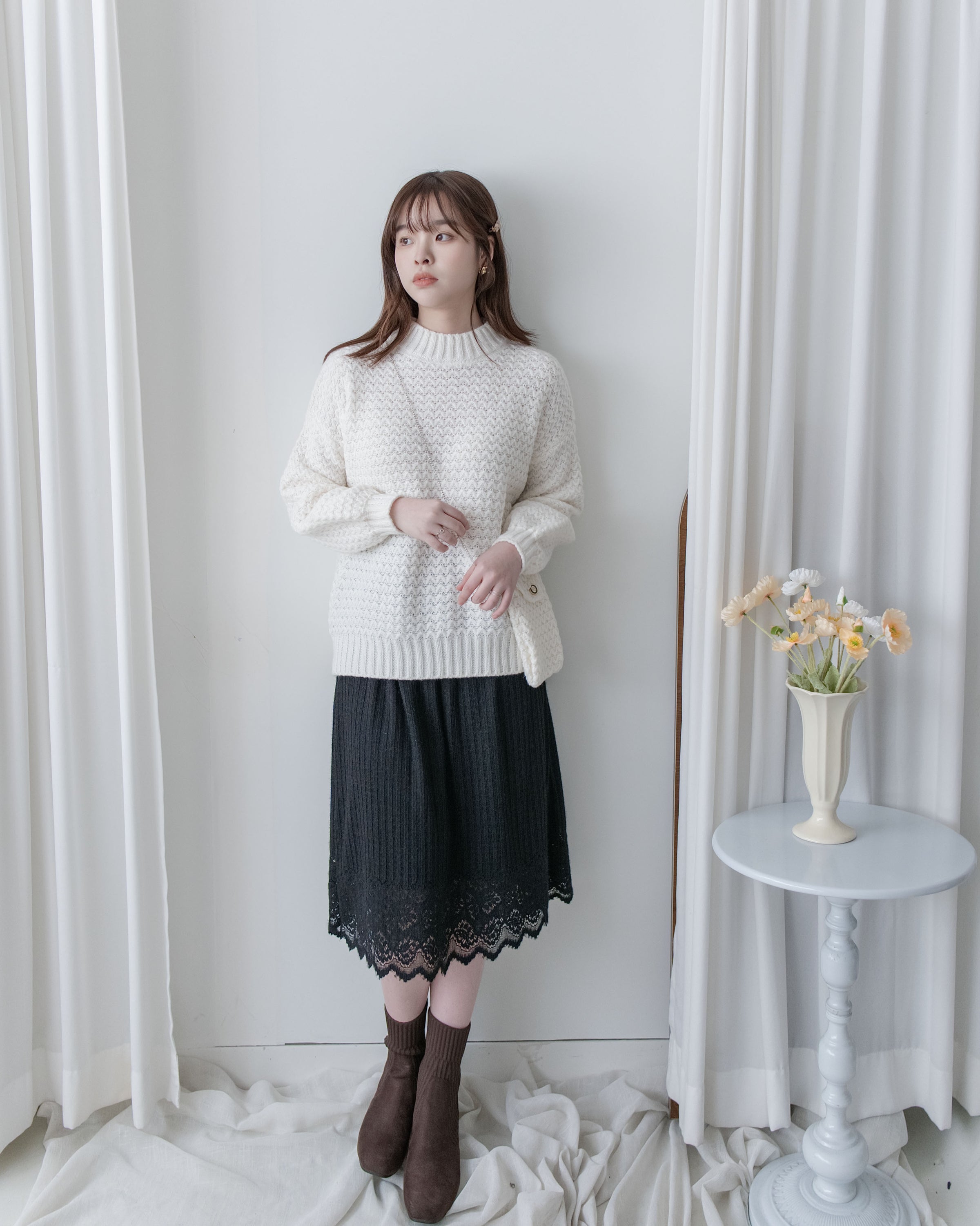 Lace Spliced Skirt 蕾絲拼接壓紋針織裙/ SK8929