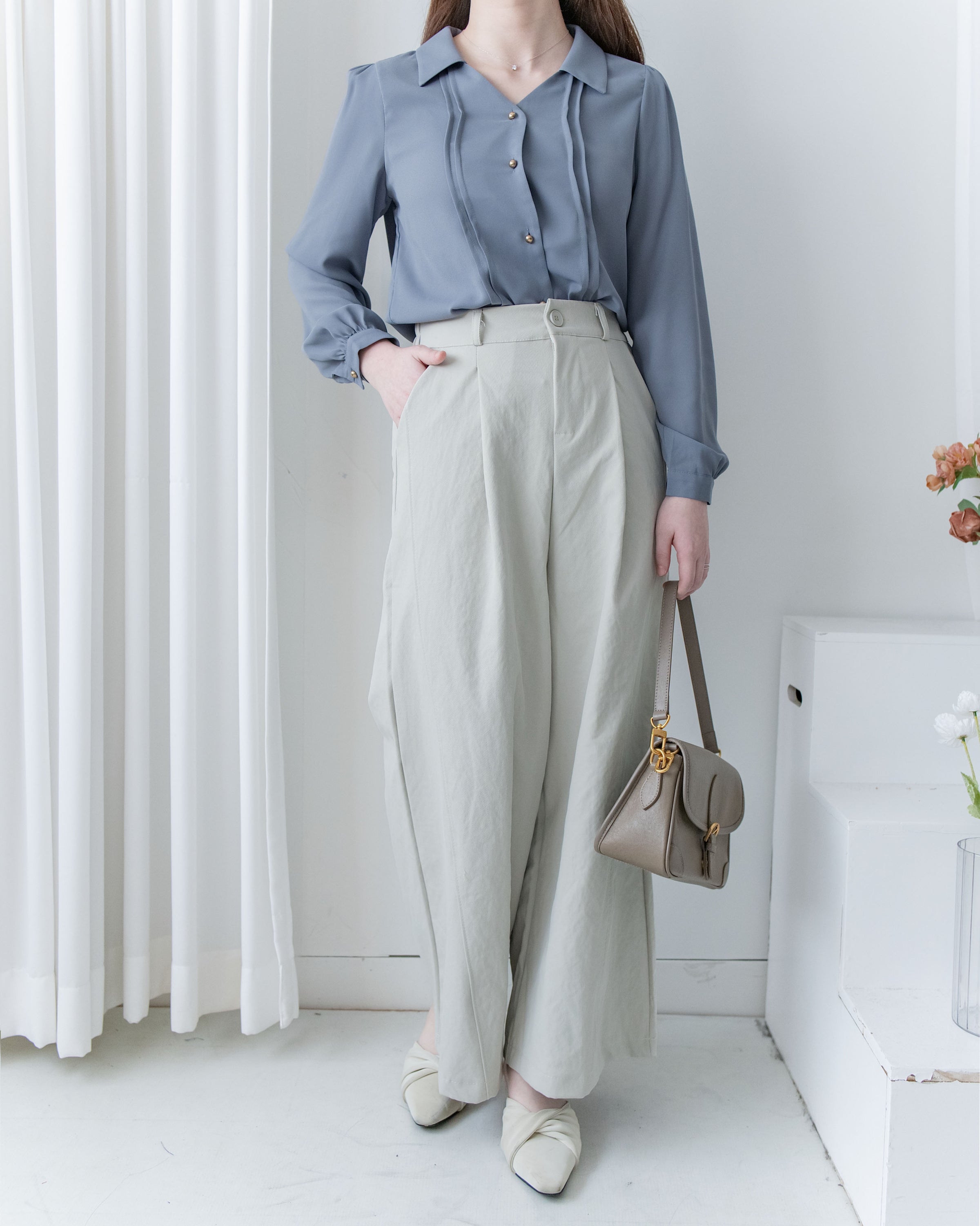 Button Collar Blouse 立體細褶V領金扣襯衫/ BU9127 (Pre-order steelblue milktea 3月3截單)