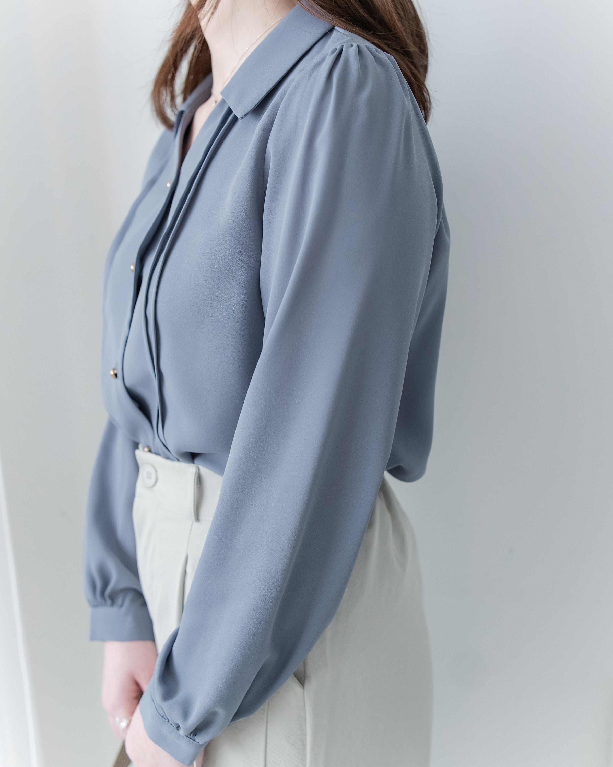 Button Collar Blouse 立體細褶V領金扣襯衫/ BU9127 (Pre-order steelblue milktea 3月3截單)
