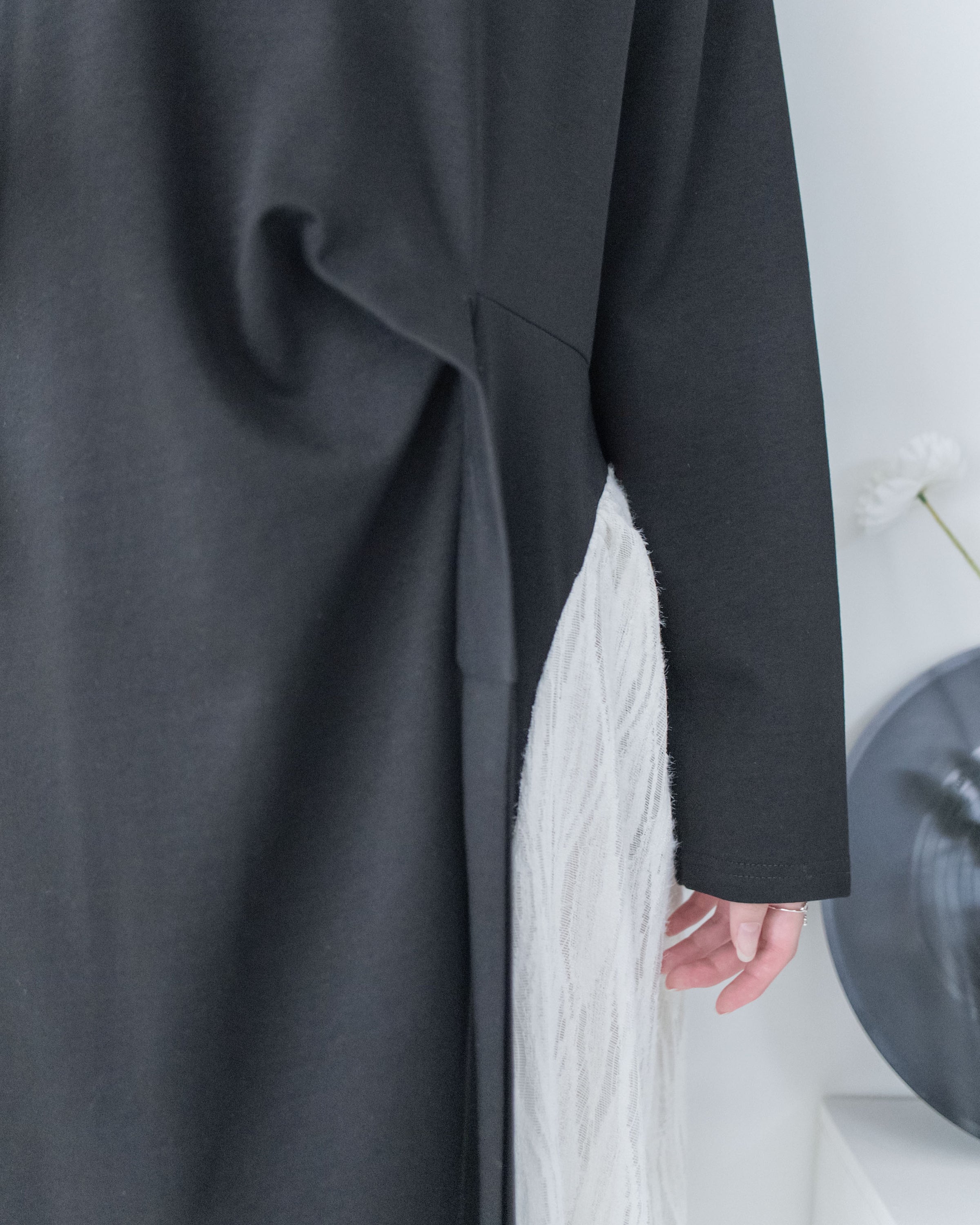 Feather Spliced Dress  立體細褶拼色羽毛紋理側修腰連身裙/ DS1065