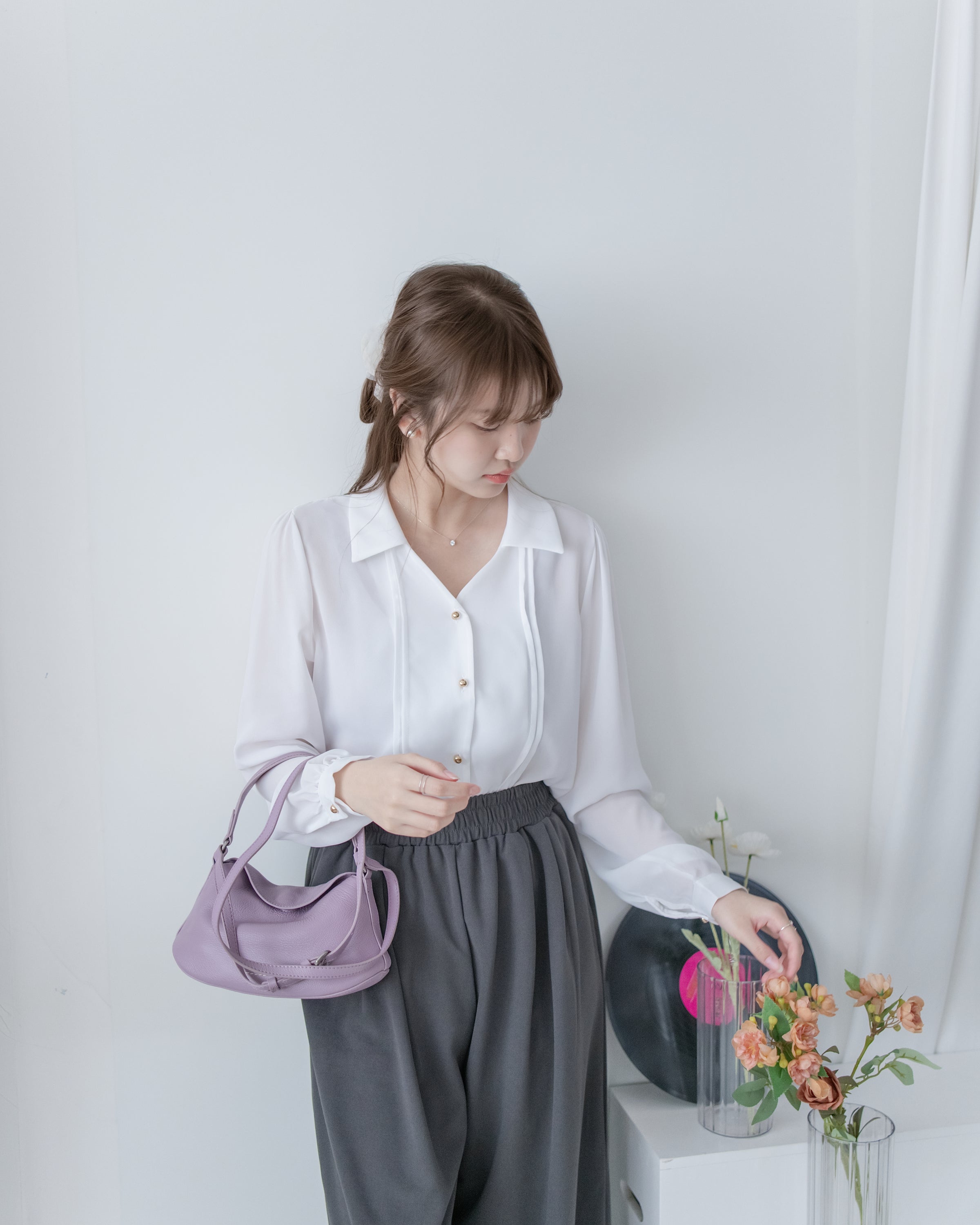 Button Collar Blouse 立體細褶V領金扣襯衫/ BU9127 (Pre-order steelblue milktea 3月3截單)