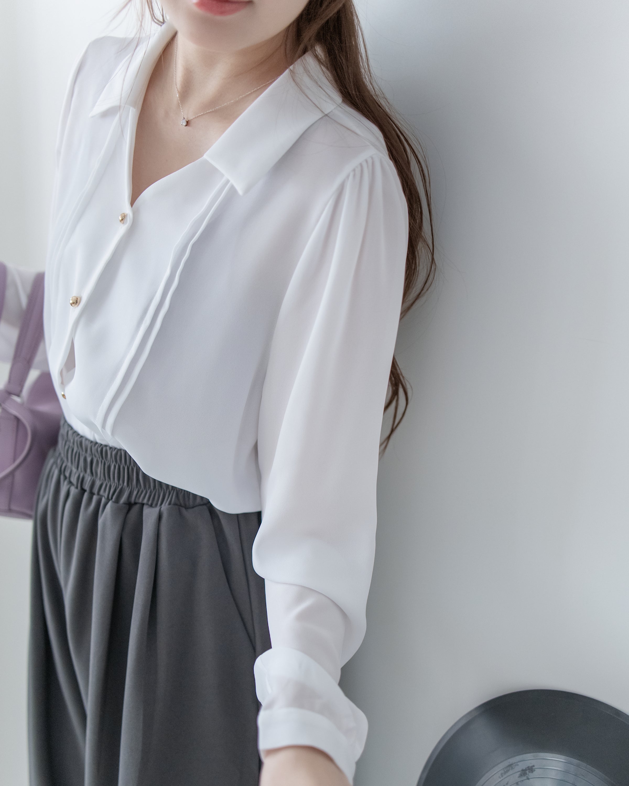 Button Collar Blouse 立體細褶V領金扣襯衫/ BU9127 (Pre-order steelblue milktea 3月3截單)