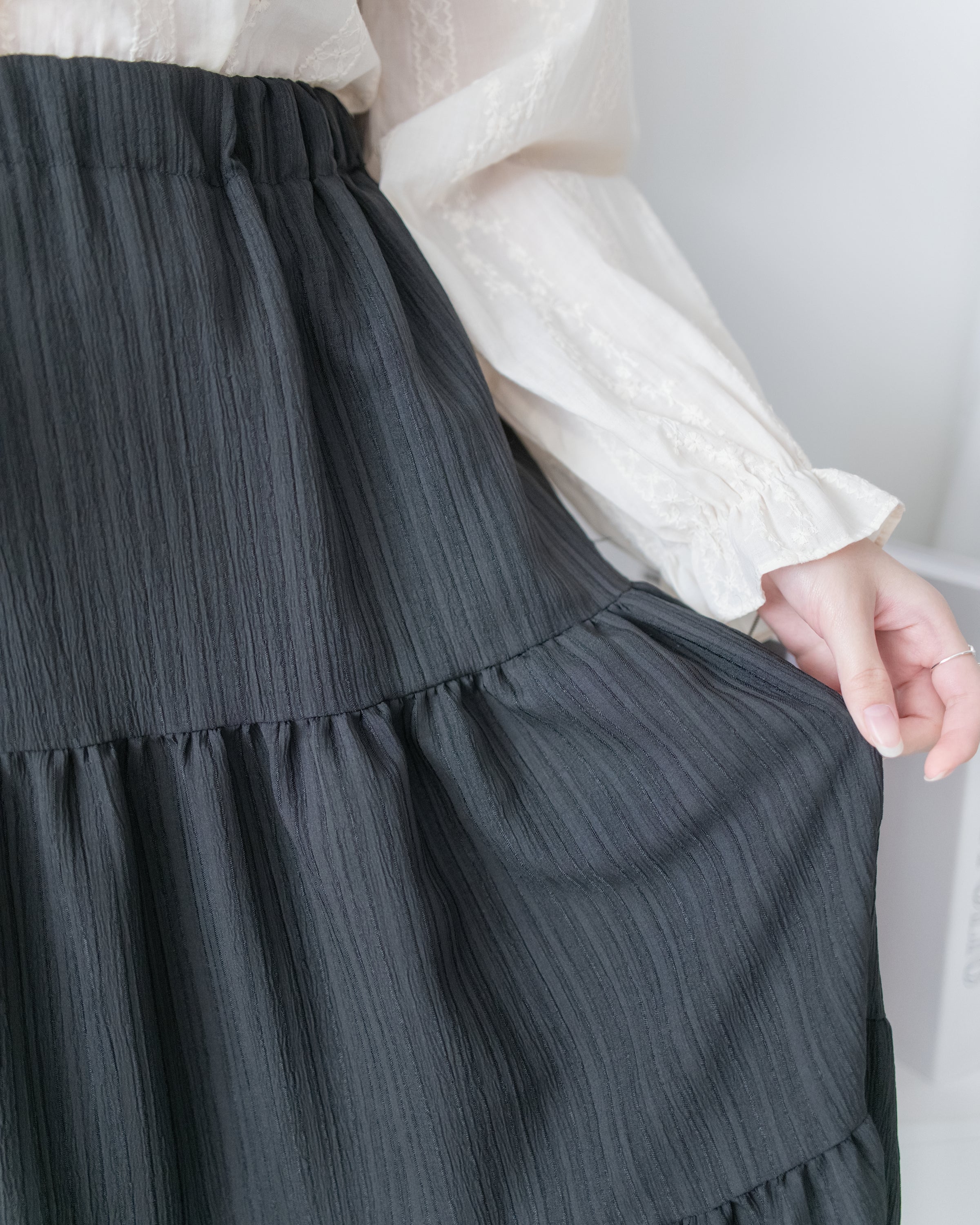 【現貨限量回歸】Serene Skirt 輕優雅防皺暗條紋傘裙/ SK8931