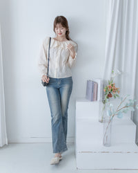 Embroidery Blouse 繡花彈性荷葉領口裝飾鈕扣上衣/ BU9133