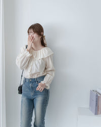 Embroidery Blouse 繡花彈性荷葉領口裝飾鈕扣上衣/ BU9133