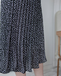 Watercolour Heart Pleated Dress 氣質水彩疊層心形V領百褶連身裙/ DS1085