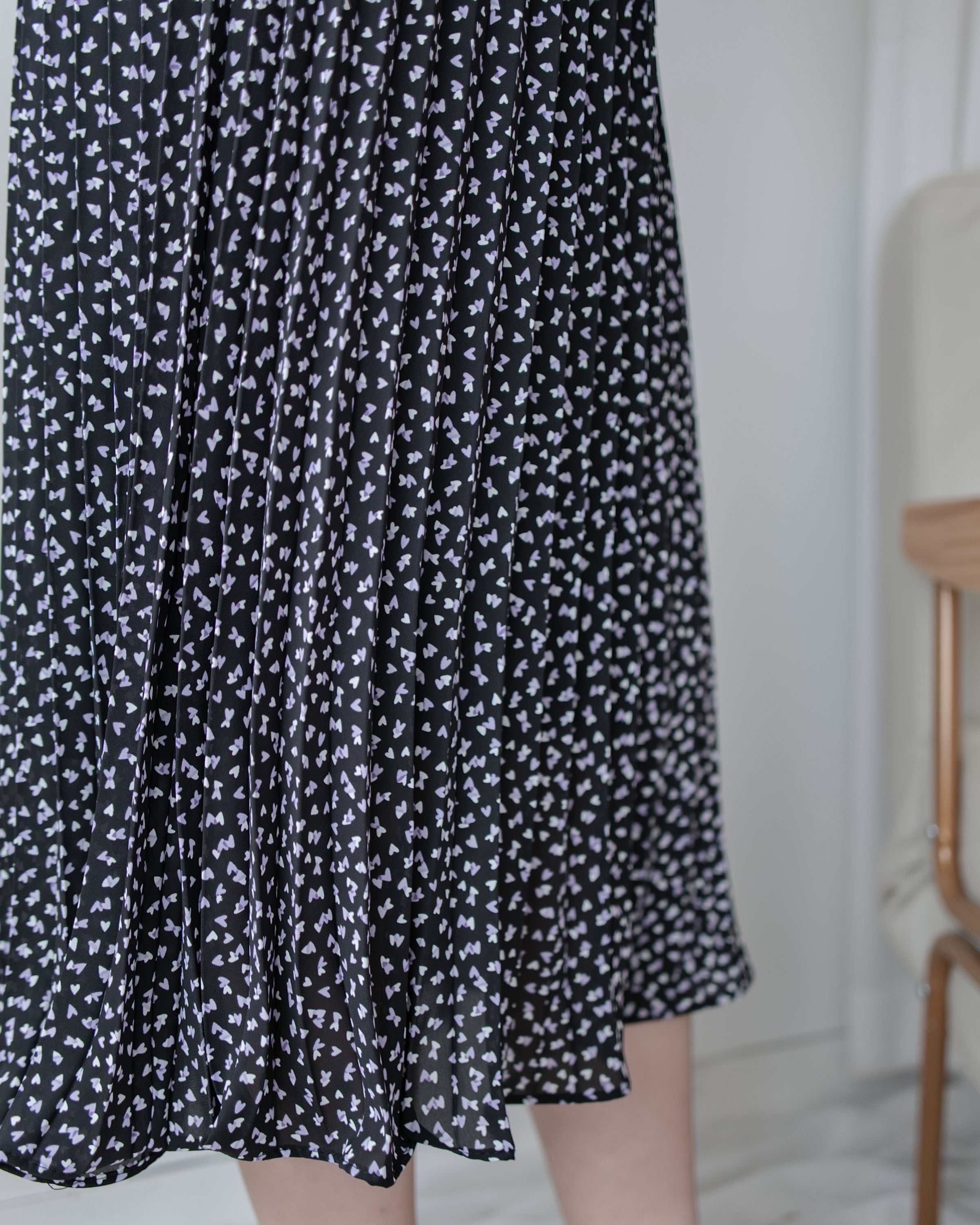 Watercolour Heart Pleated Dress 氣質水彩疊層心形V領百褶連身裙/ DS1085