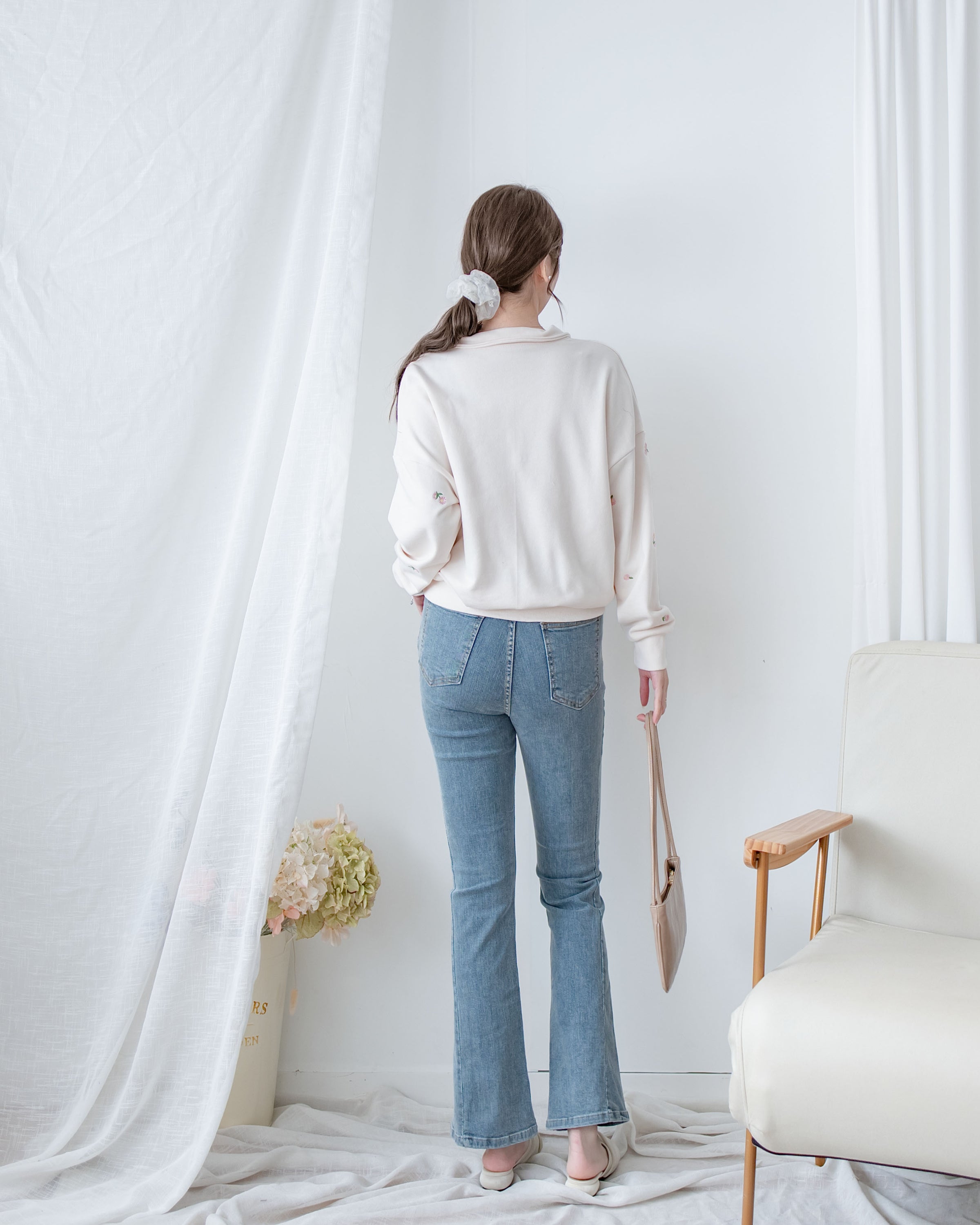 Embroidery Daisy Top  花形刺繡棉質翻領上衣/ TP9212