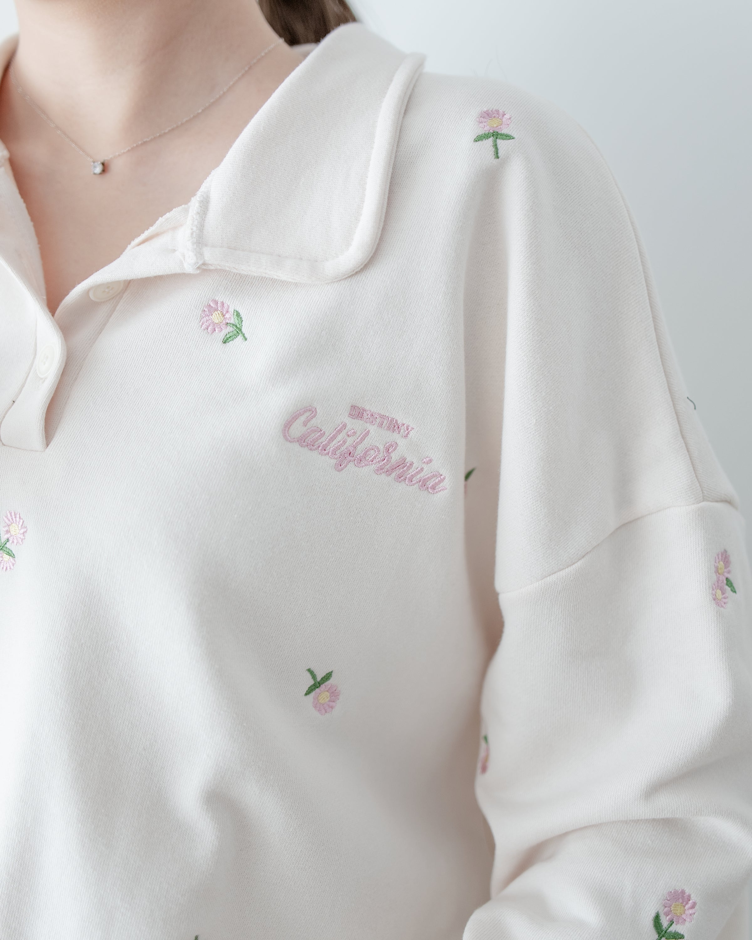 Embroidery Daisy Top  花形刺繡棉質翻領上衣/ TP9212