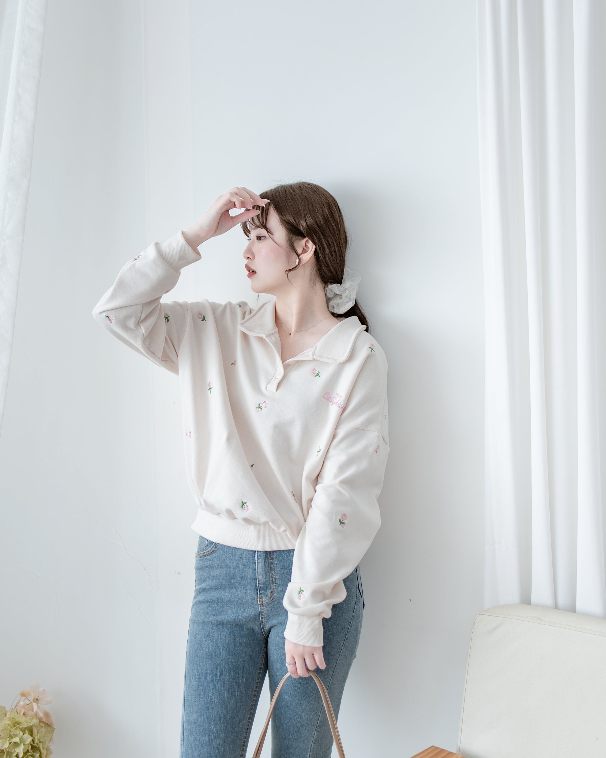 Embroidery Daisy Top  花形刺繡棉質翻領上衣/ TP9212