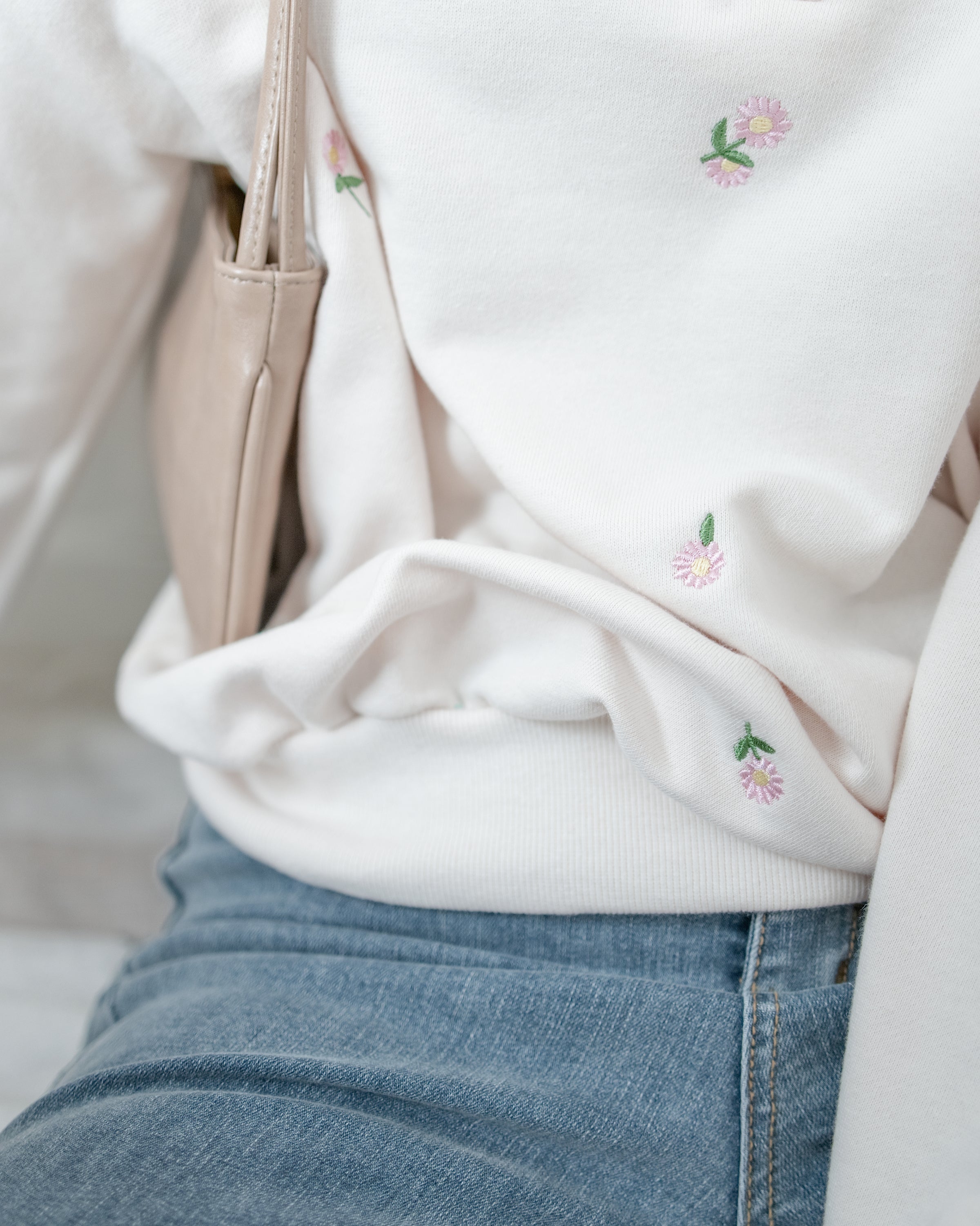 Embroidery Daisy Top  花形刺繡棉質翻領上衣/ TP9212