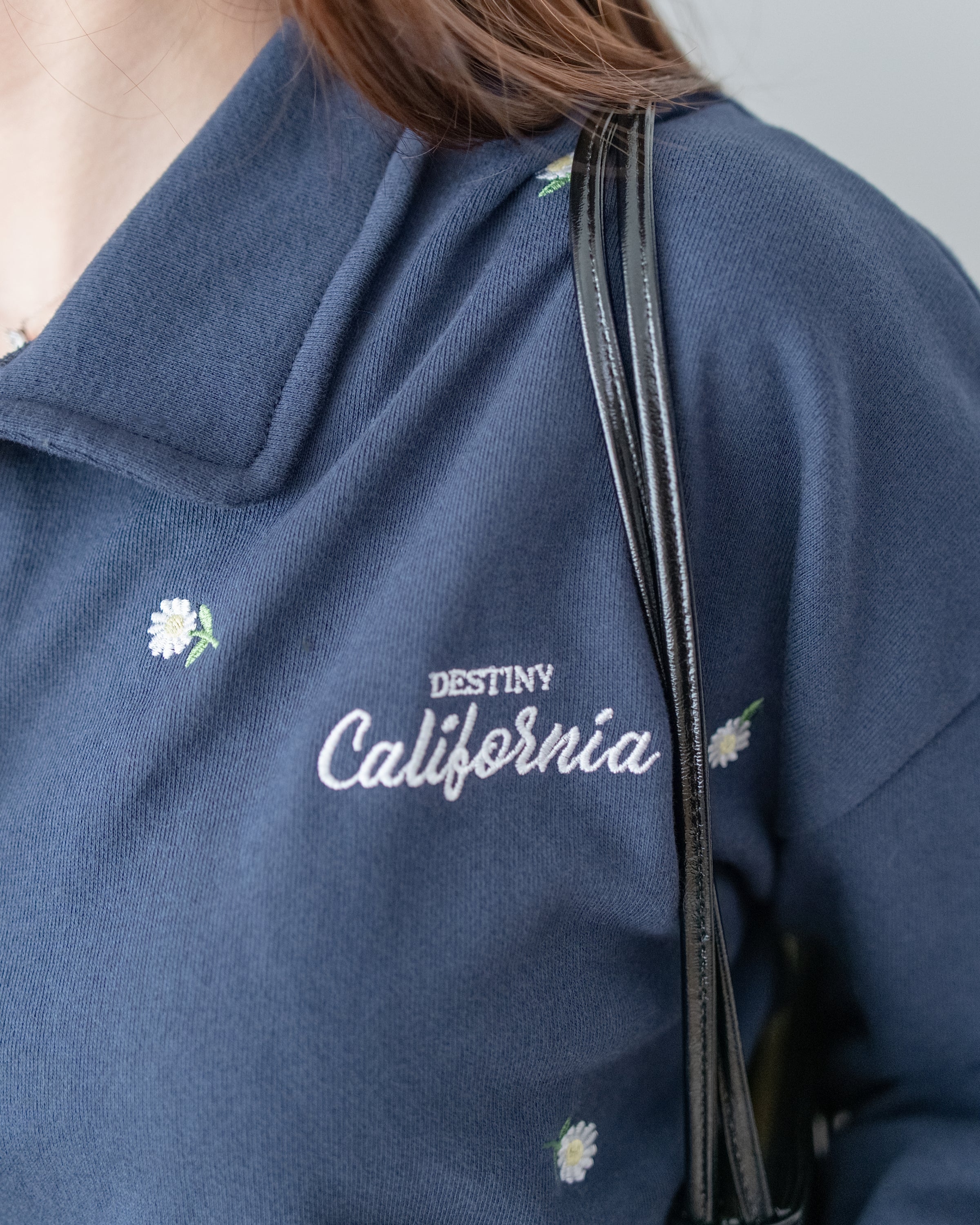 Embroidery Daisy Top  花形刺繡棉質翻領上衣/ TP9212