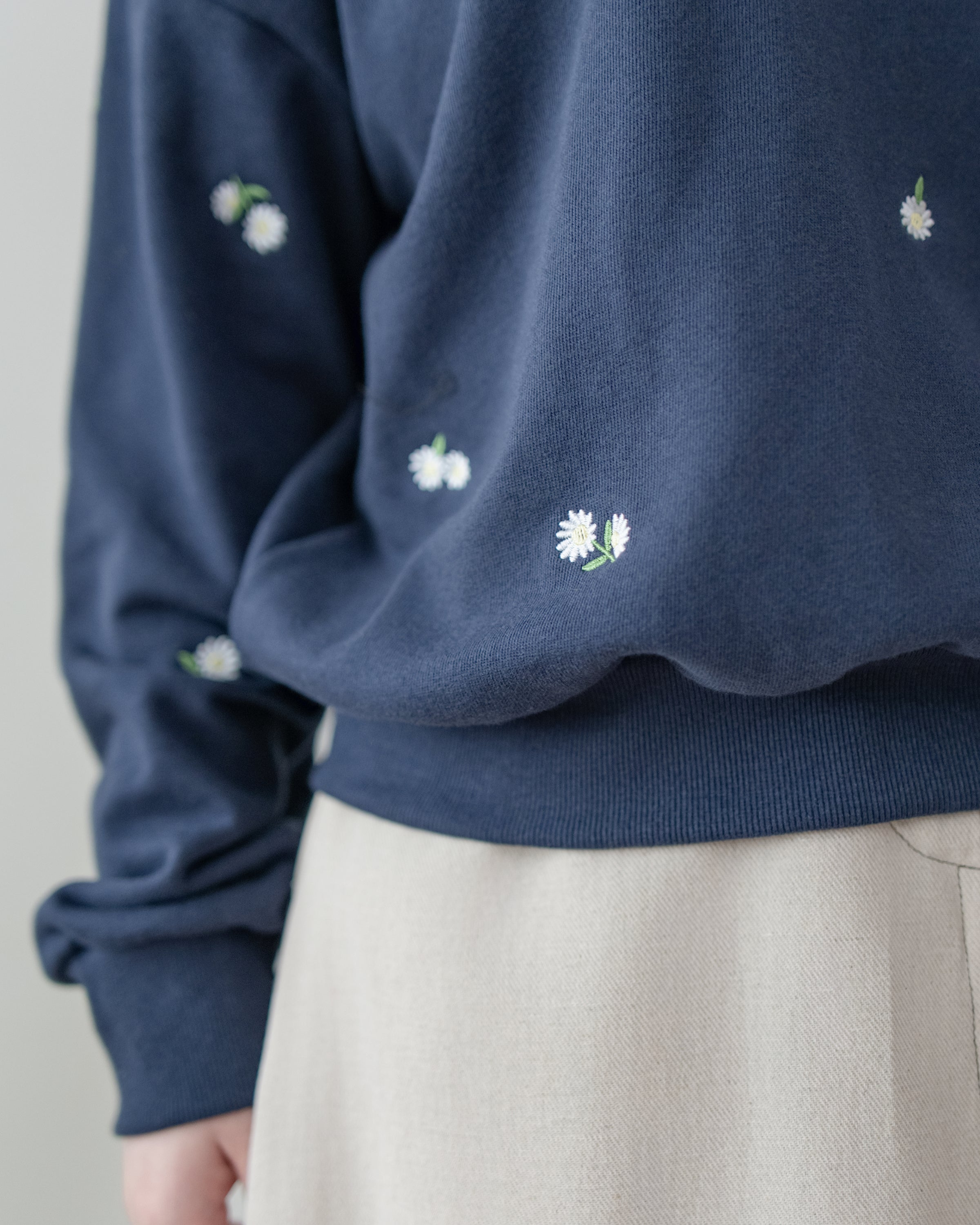 Embroidery Daisy Top  花形刺繡棉質翻領上衣/ TP9212