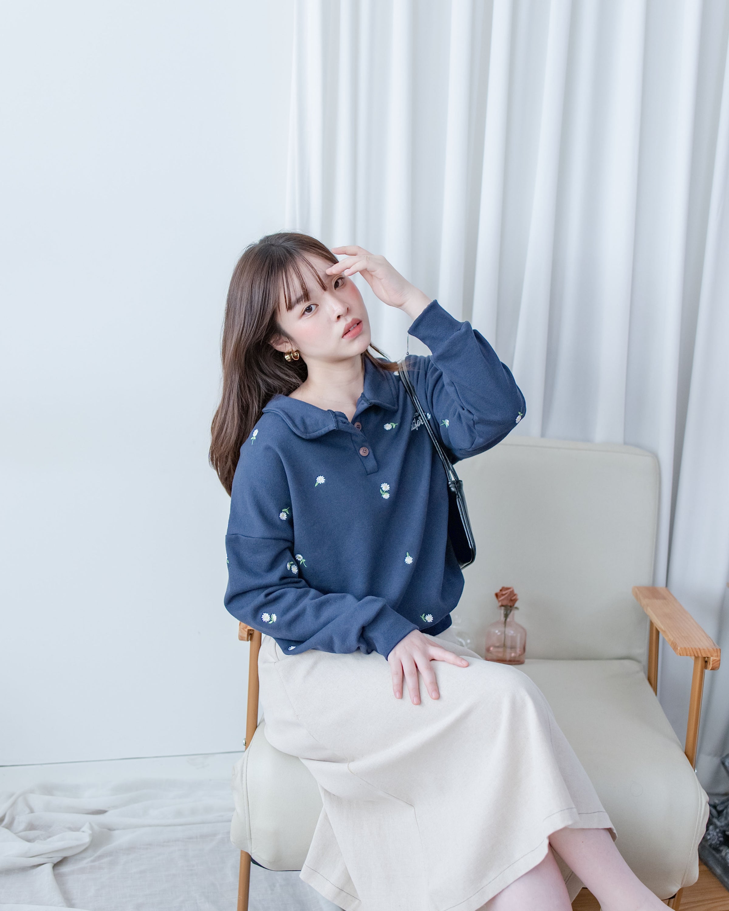 Embroidery Daisy Top  花形刺繡棉質翻領上衣/ TP9212