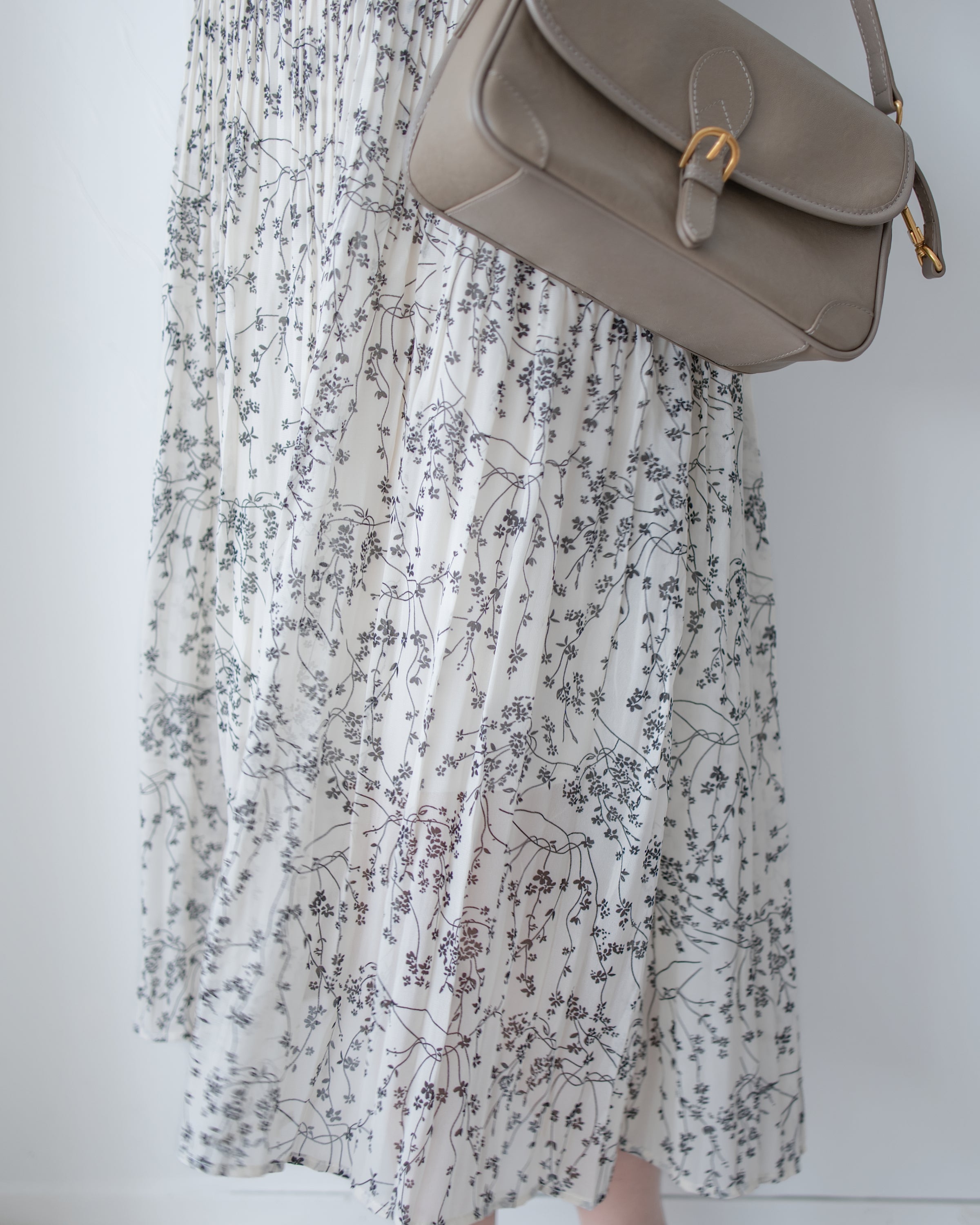 Branches Scarf Pleated Dress 絲帶花枝雙寬度褶紋修腰長裙/ DS1090