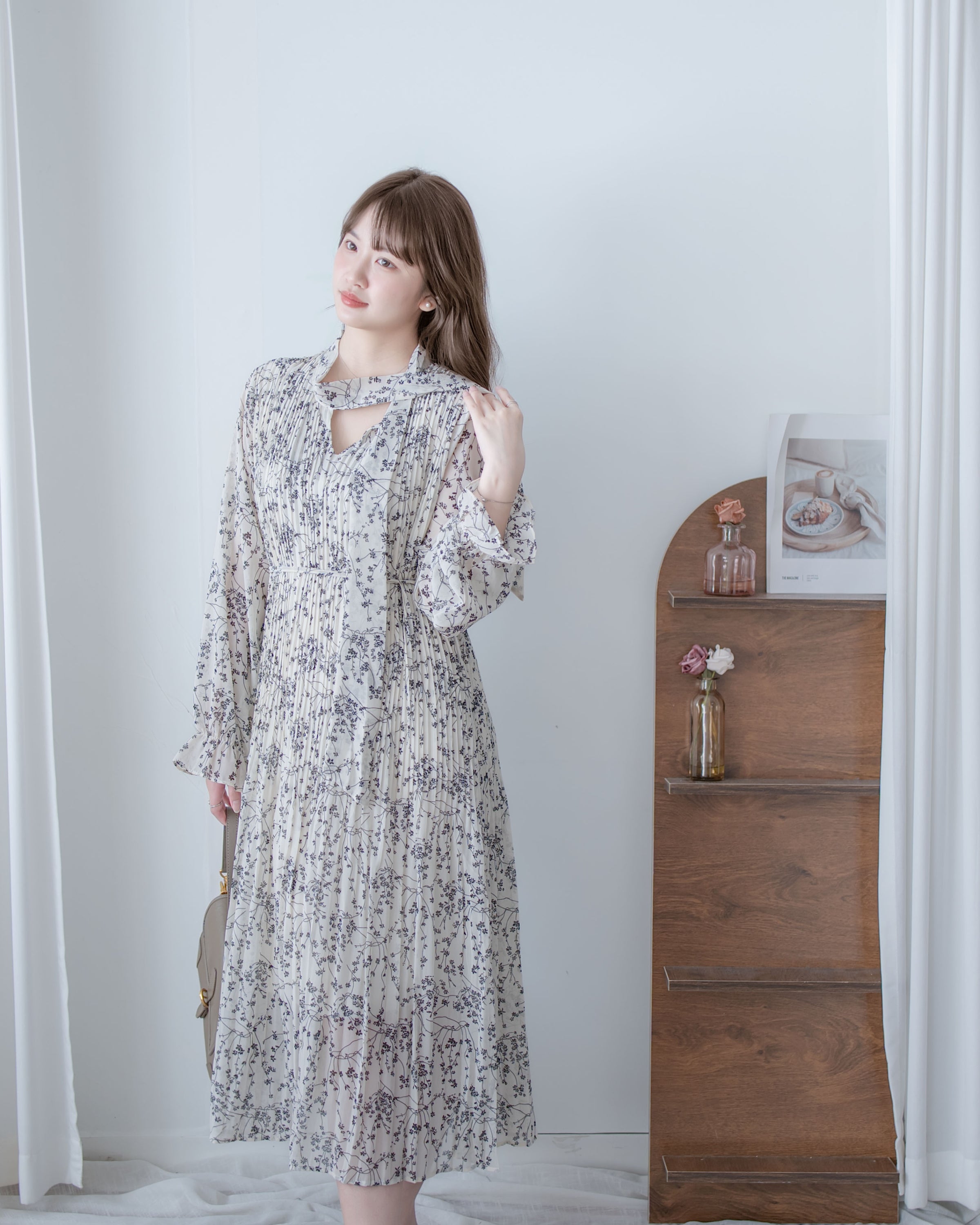Branches Scarf Pleated Dress 絲帶花枝雙寬度褶紋修腰長裙/ DS1090