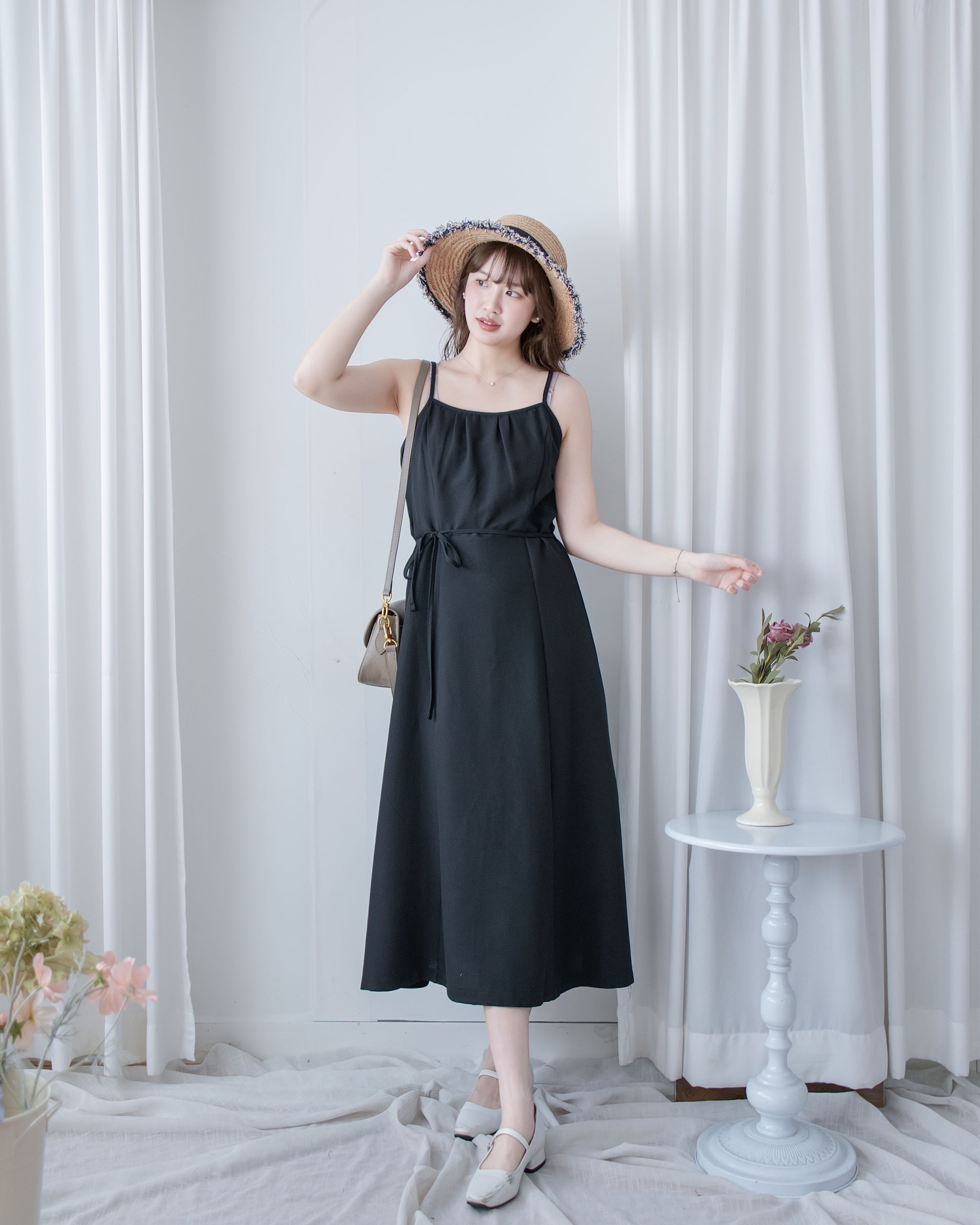 Dora Dress 前後細節領口修腰吊帶連身裙/ DS1091 (pre-order)