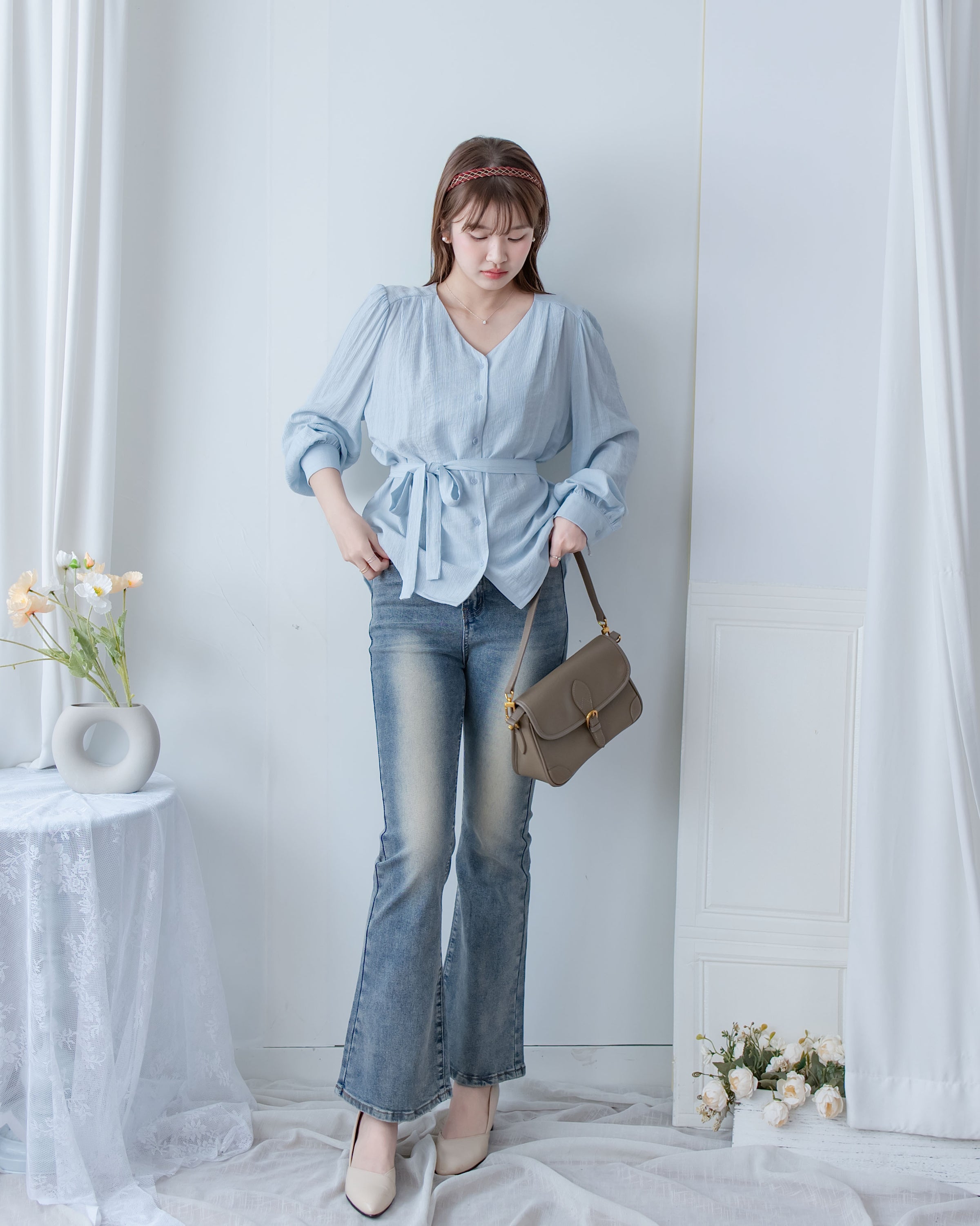 Cloud Touch Blouse 雲朵紋理輕薄v領襯衫/ BU9139