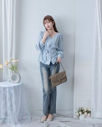 Cloud Touch Blouse 雲朵紋理輕薄v領襯衫/ BU9139