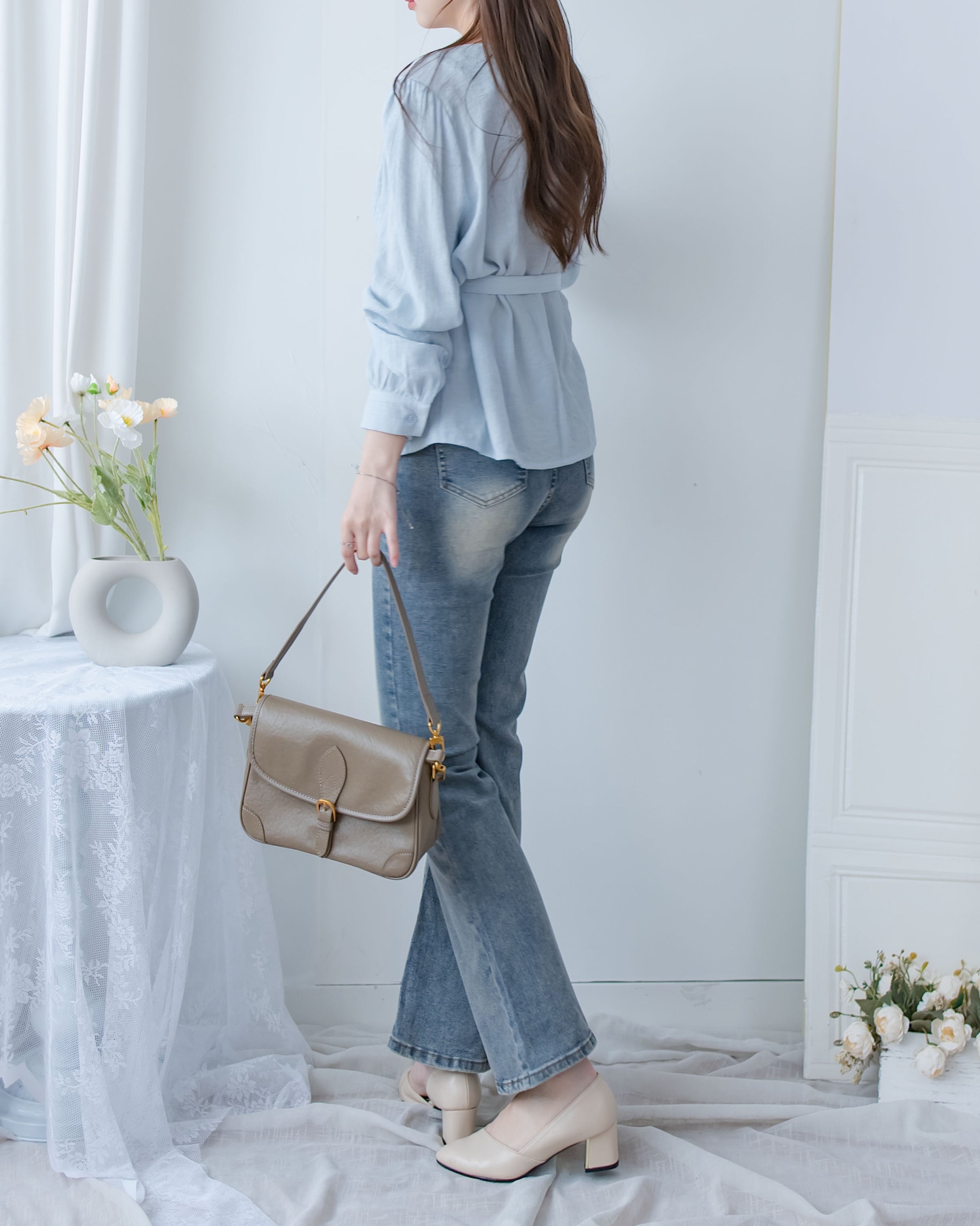 Cloud Touch Blouse 雲朵紋理輕薄v領襯衫/ BU9139