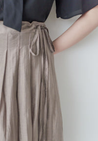 Ribbon Flowing Dress 微光澤輕盈飄逸絲帶裙/ SK8897 (black/white sold out)