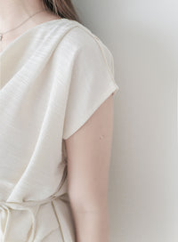 Beige Belt Blouse 高質感素色設計腰帶上衣 / TP9165