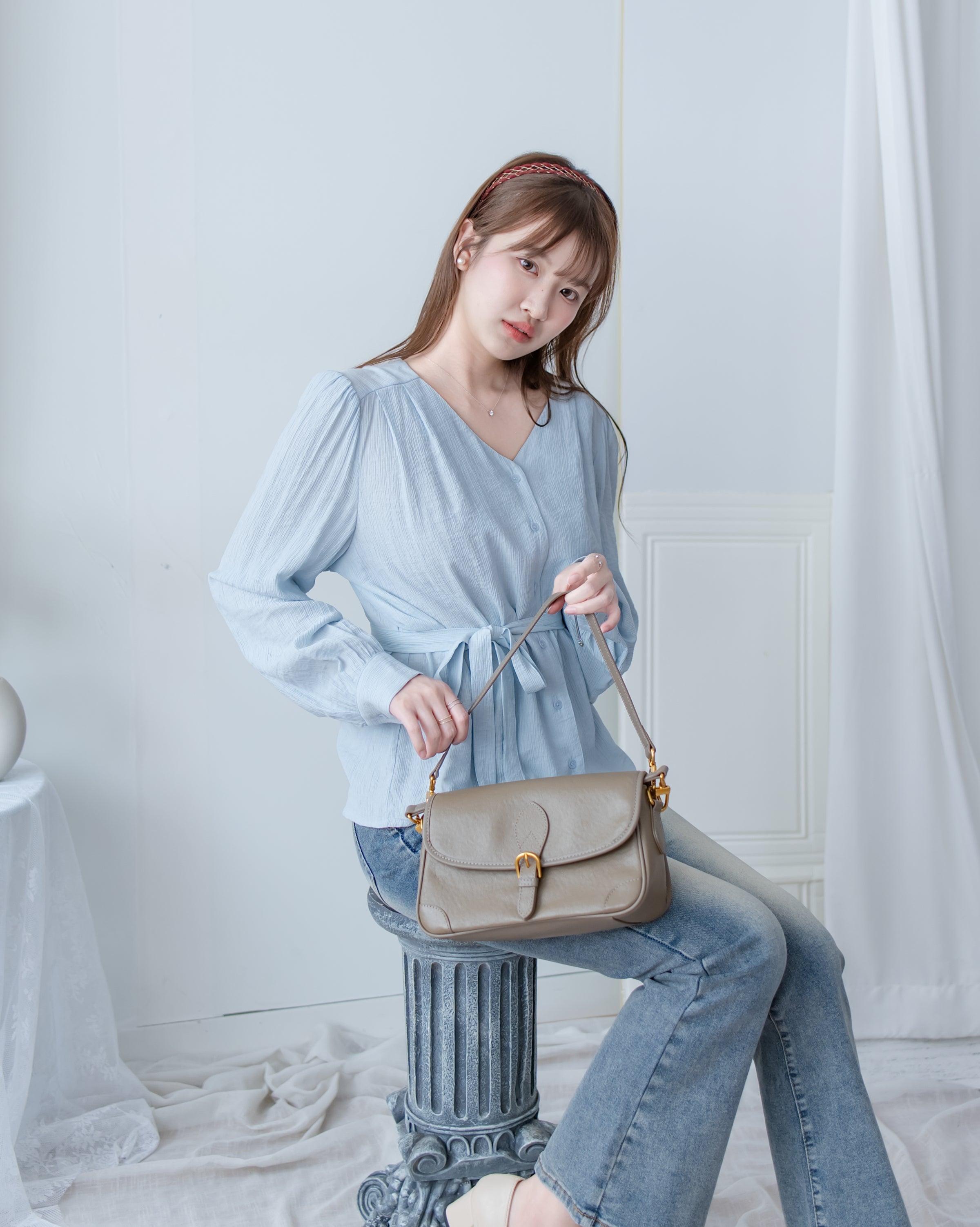 Cloud Touch Blouse 雲朵紋理輕薄v領襯衫/ BU9139