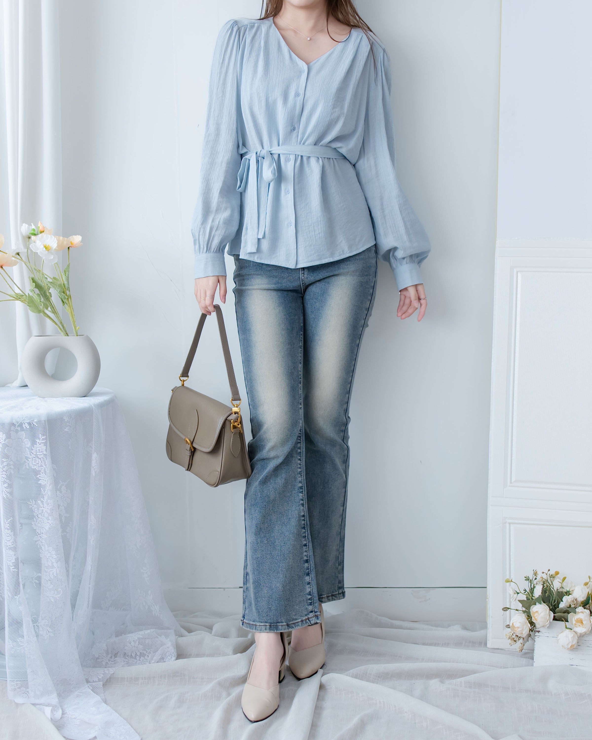 Cloud Touch Blouse 雲朵紋理輕薄v領襯衫/ BU9139