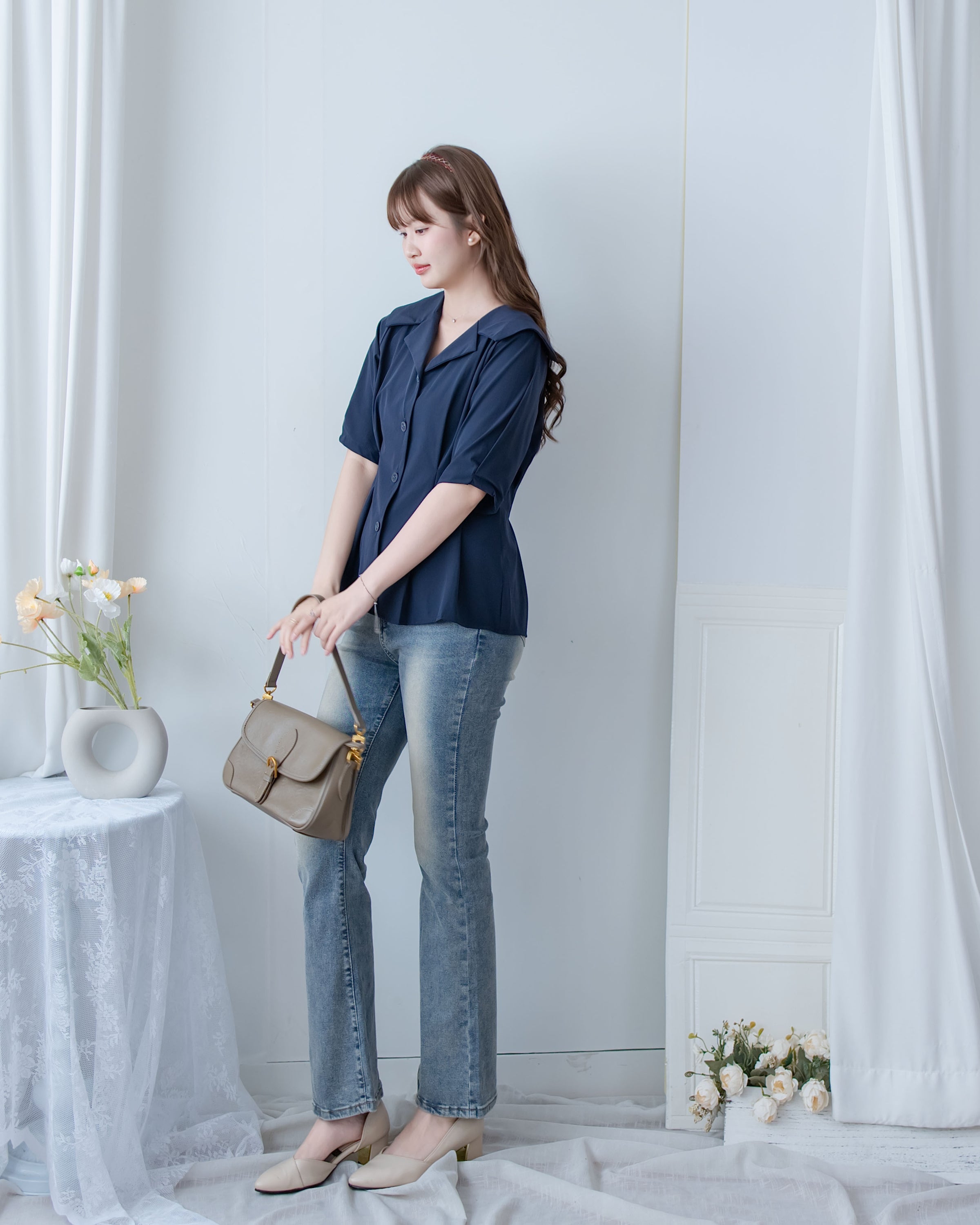 Pleated Waist Blouse 顯白深藍精緻鈕扣翻領修腰上衣/ BU9138