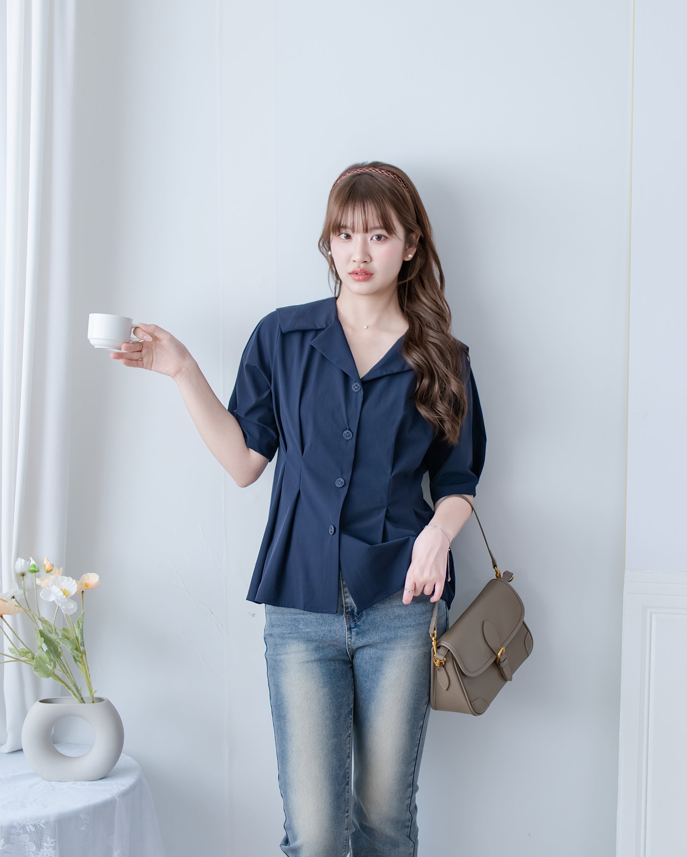 Pleated Waist Blouse 顯白深藍精緻鈕扣翻領修腰上衣/ BU9138