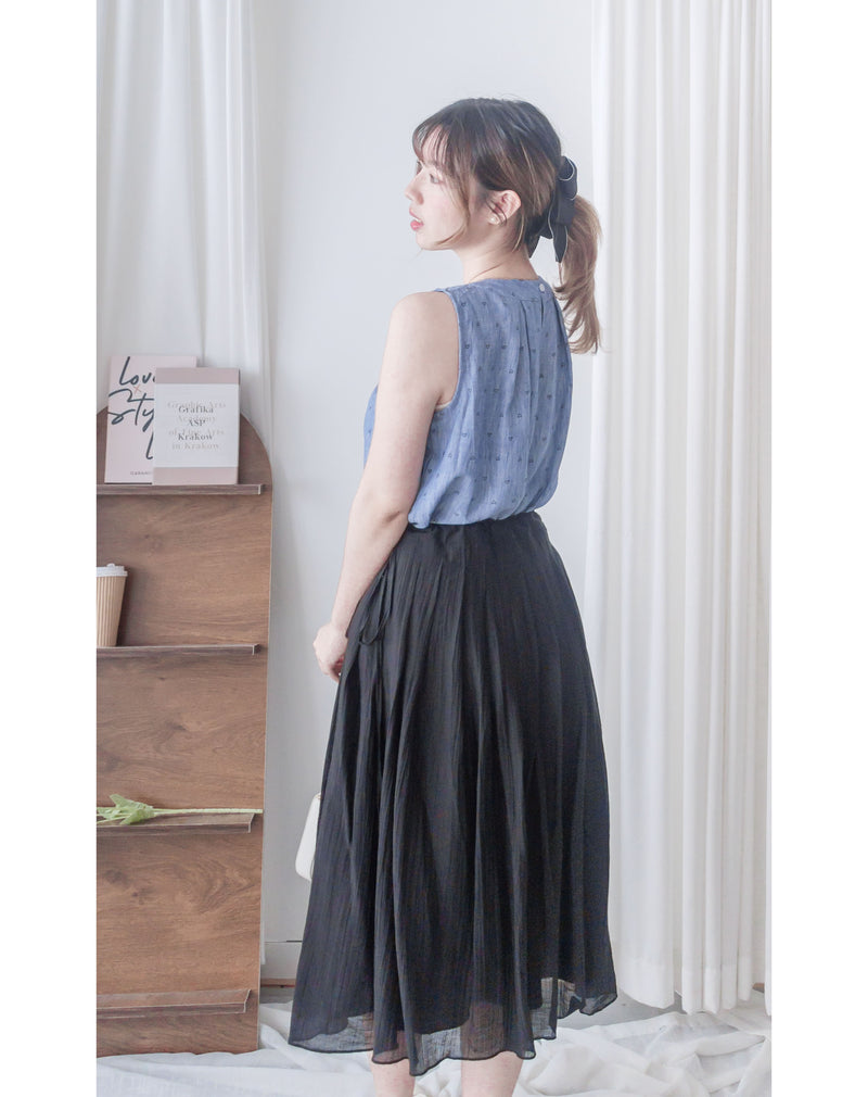 Ribbon Flowing Dress 微光澤輕盈飄逸絲帶裙/ SK8897 (black/white sold out)