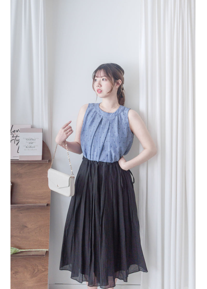 Ribbon Flowing Dress 微光澤輕盈飄逸絲帶裙/ SK8897 (black/white sold out)