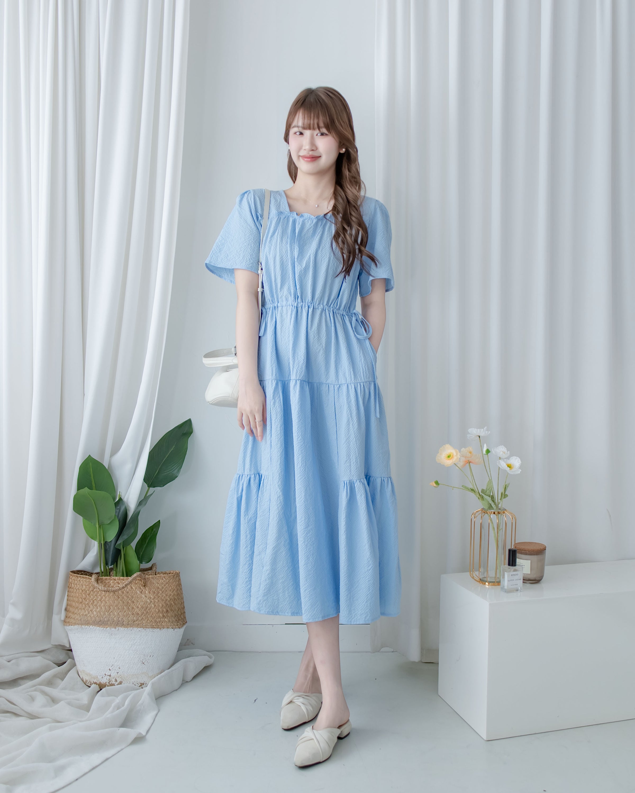【現貨限量回歸 Black 】 Square Collar Back-Tie Dress 質感壓紋方領層次綁帶連身裙/ DS1112