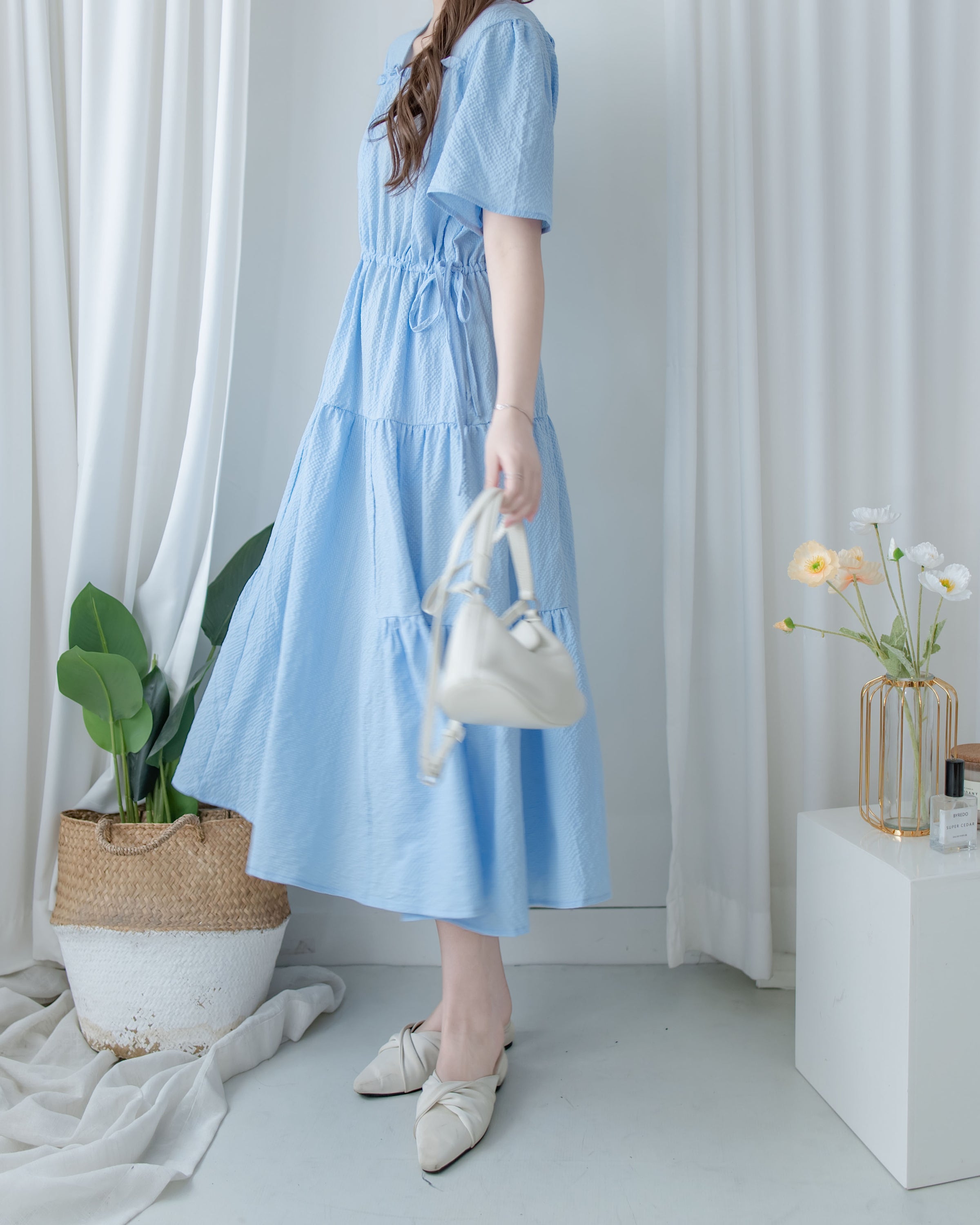 【現貨限量回歸 Black 】 Square Collar Back-Tie Dress 質感壓紋方領層次綁帶連身裙/ DS1112