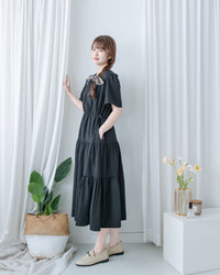 【現貨限量回歸 Black 】 Square Collar Back-Tie Dress 質感壓紋方領層次綁帶連身裙/ DS1112