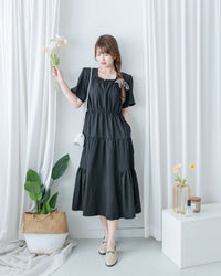 【現貨限量回歸 Black 】 Square Collar Back-Tie Dress 質感壓紋方領層次綁帶連身裙/ DS1112