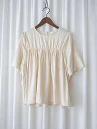 Ruffle Chest Blouse  彈性橡筋衣領傘袖上衣/ BU9117