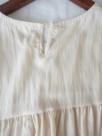 Ruffle Chest Blouse  彈性橡筋衣領傘袖上衣/ BU9117
