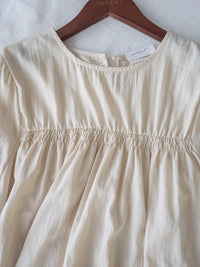 Ruffle Chest Blouse  彈性橡筋衣領傘袖上衣/ BU9117