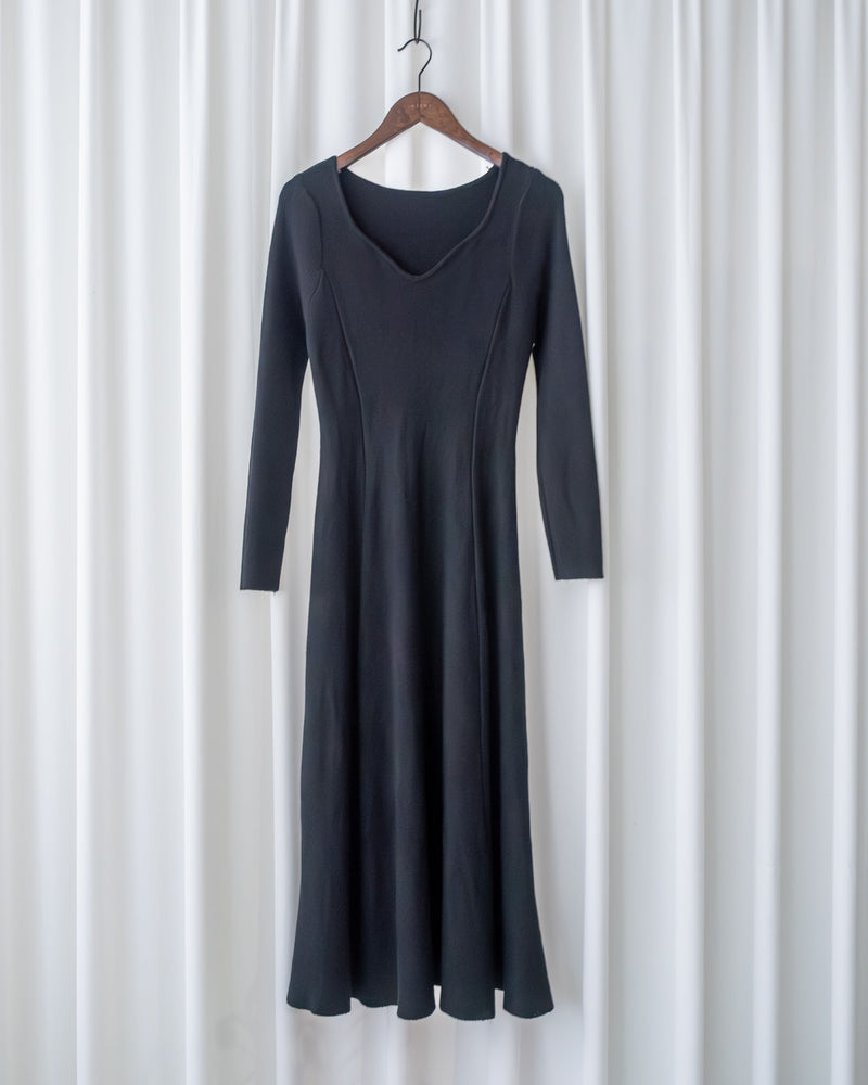 Knit Black Dress 弧形V領顯瘦彈性小黑裙/ DS1021