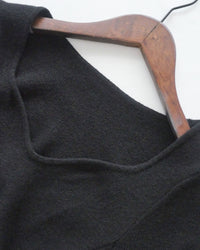 Knit Black Dress 弧形V領顯瘦彈性小黑裙/ DS1021