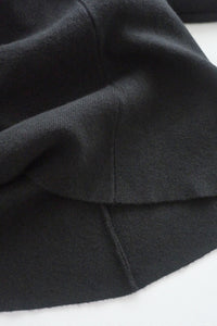 Knit Black Dress 弧形V領顯瘦彈性小黑裙/ DS1021