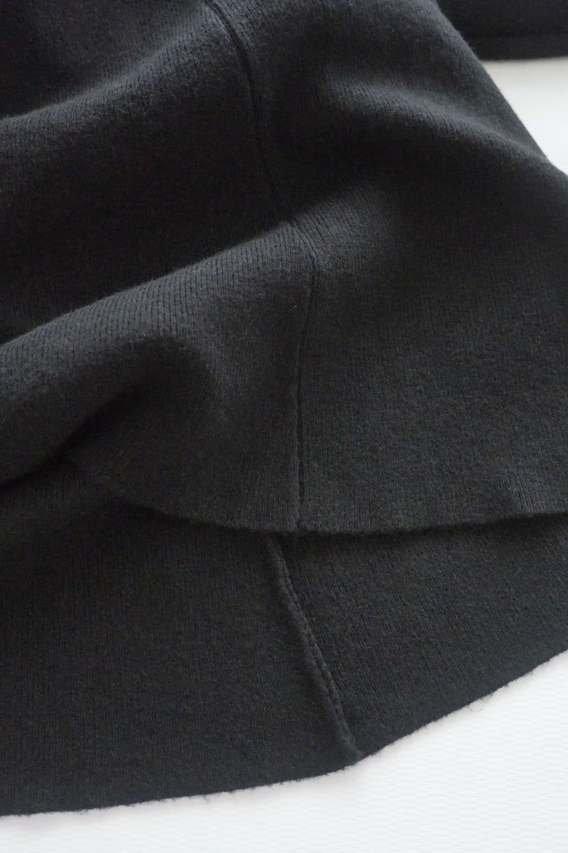 Knit Black Dress 弧形V領顯瘦彈性小黑裙/ DS1021