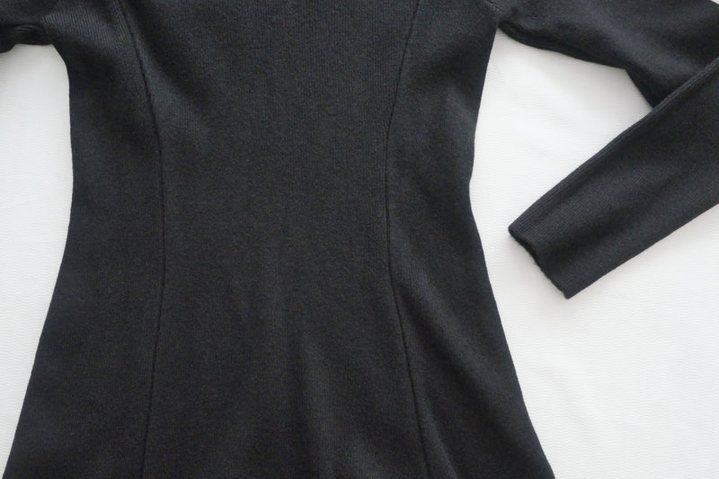 Knit Black Dress 弧形V領顯瘦彈性小黑裙/ DS1021